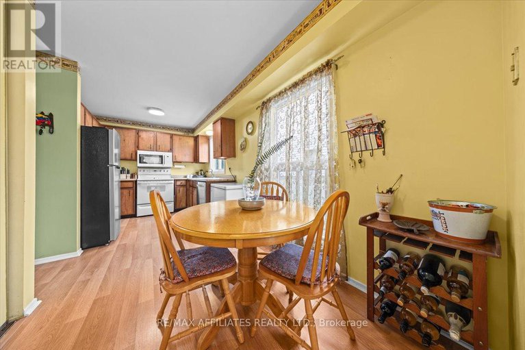 28911967/1093-st-lucia-place/convent-glen-north/ottawa/ontario/K1C2G4_18