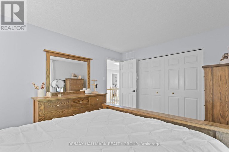 28509464/6431-clingin-lane/manotick-south-to-roger-stevens/ottawa/ontario/K4M1B3_18