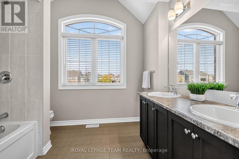 29099076/939-whimbrel-way/half-moon-bay/ottawa/ontario/K2J6C5_37