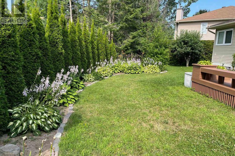 28873478/1668-sansonnet-street/mer-bleuebradley-estatesanderson-park/ottawa/ontario/K1C5Y6_43