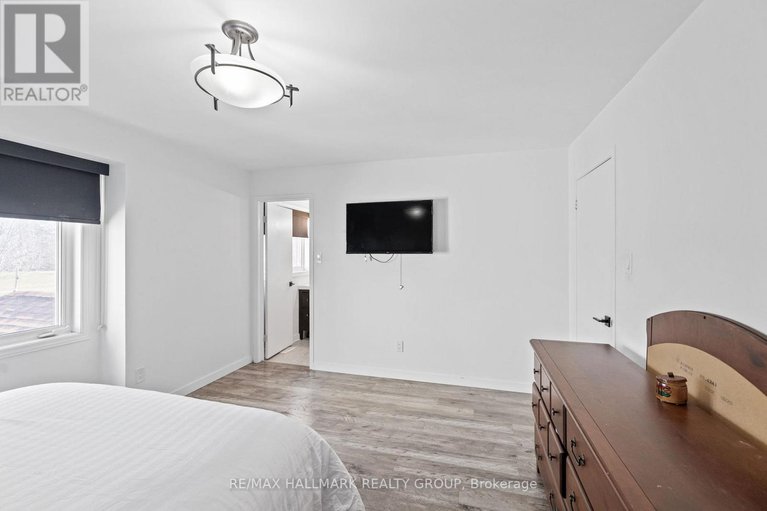 28087558/18-1964-wildflower-drive/queenswood-heights-south/ottawa/ontario/K1E3V4_18