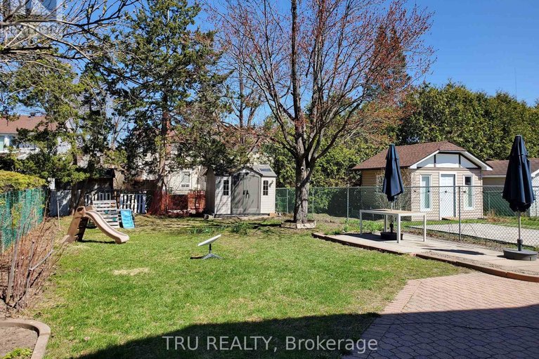 29669051/1078-st-emmanuel-terrace/convent-glen-north/ottawa/ontario/K1C2J7_44