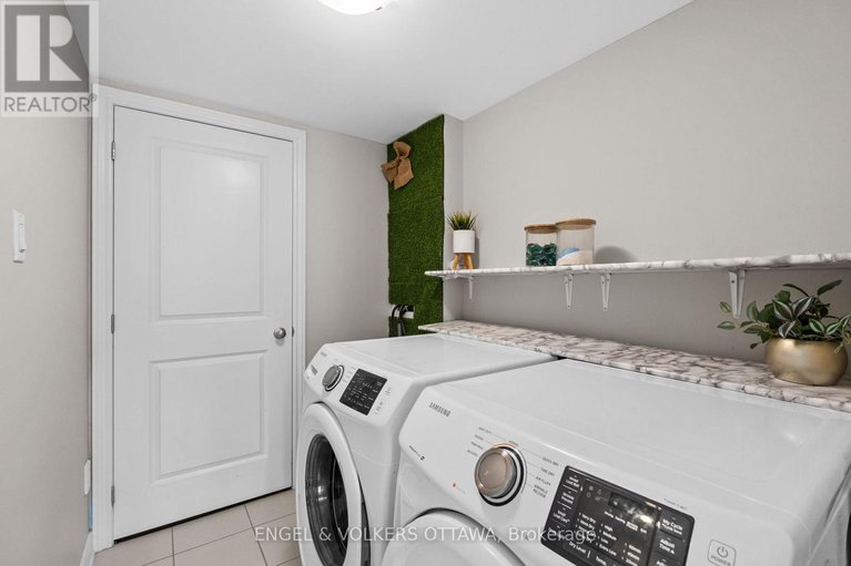 28498839/618-lauraleaf-crescent/half-moon-bay/ottawa/ontario/K2J6G9_5