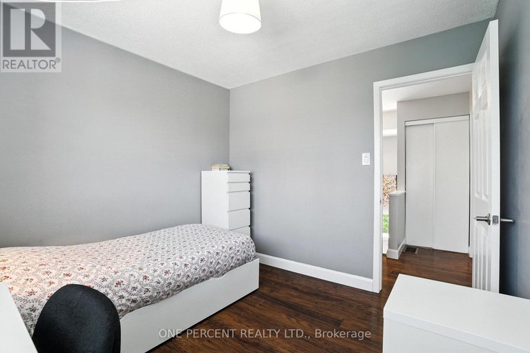 28640554/71-4640-cosmic-place-e/pineview/ottawa/ontario/K1B4R8_24