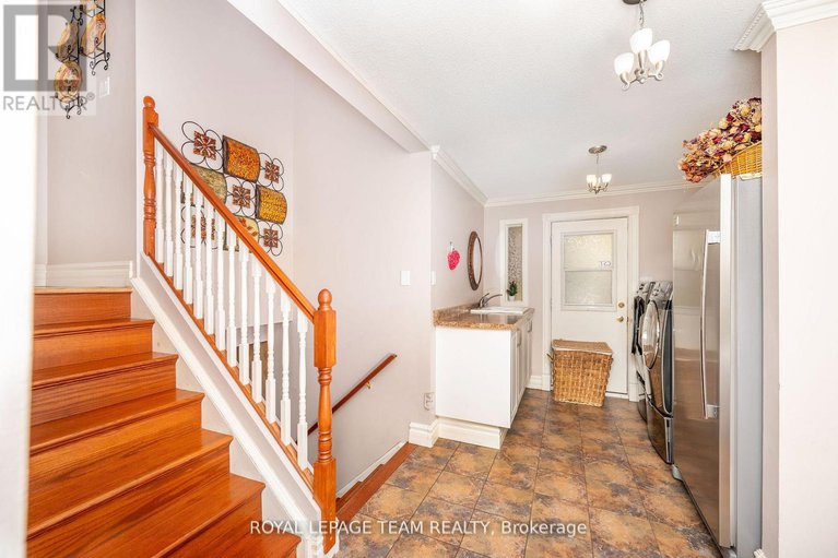 28844441/1100-moffatt-drive/cumberland-ridge/ottawa/ontario/K4C1B7_8