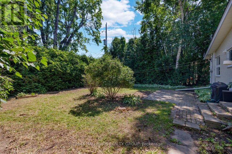 28649417/35-cleadon-drive/crystal-beach/ottawa/ontario/K2H5P4_28