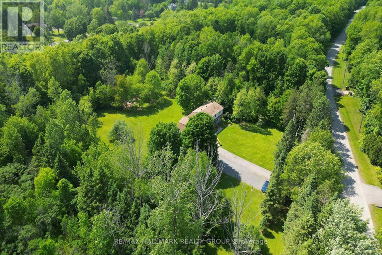 28552102/1430-royal-maple-drive/cumberland-ridge/ottawa/ontario/K4C1B5_49