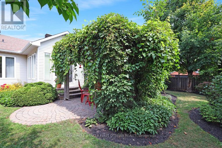 28678446/10-ladybirds-crescent/stittsville-north/ottawa/ontario/K2S1Z6_39