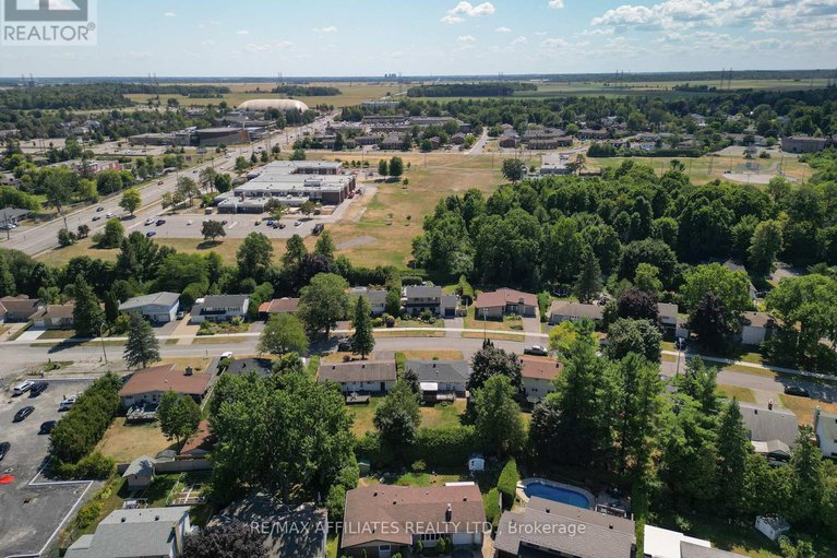 28771604/17-canfield-road/sheahan-estatestrend-village/ottawa/ontario/K2H5S7_37