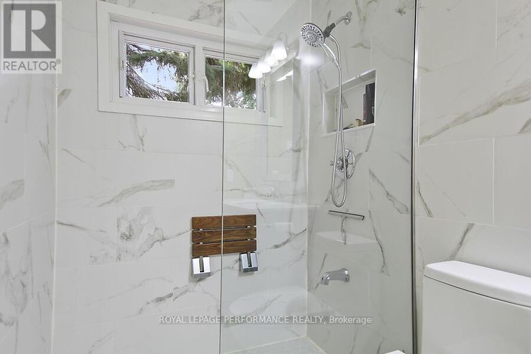 28628194/141-abbotsford-road/glencairnhazeldean/ottawa/ontario/K2L1C6_21