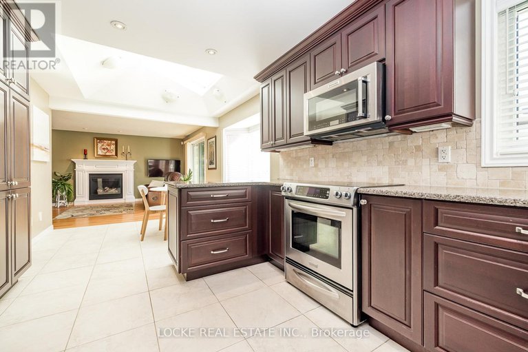 28873478/1668-sansonnet-street/mer-bleuebradley-estatesanderson-park/ottawa/ontario/K1C5Y6_14