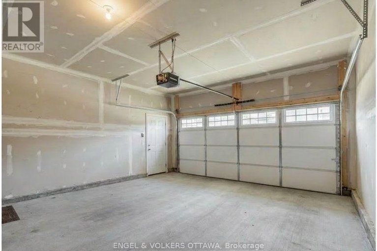 29671644/660-terrier-circle-s/goulbourn-twp-from-franktown-rdsouth-to-rideau/ottawa/ontario/K0A2Z0_23