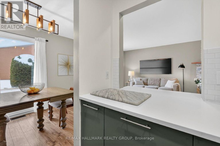 29379154/12-black-forest-lane/arbeatha-park/ottawa/ontario/K2H5C8_27