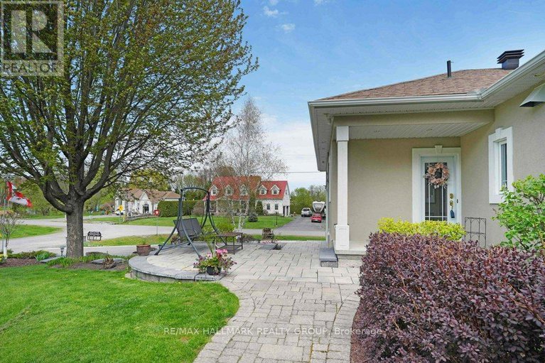 28498840/2680-pierrette-drive/cumberland-estates/ottawa/ontario/K4C1B6_5