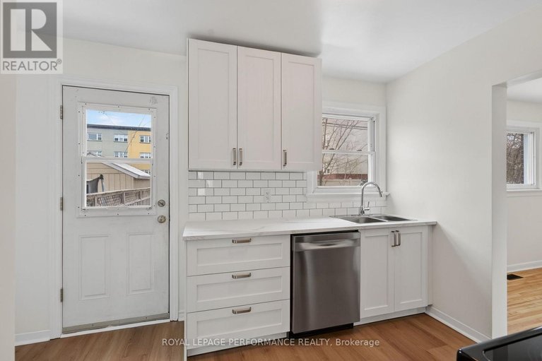 29574553/630-borthwick-avenue/castle-heightsrideau-high/ottawa/ontario/K1K2L9_15