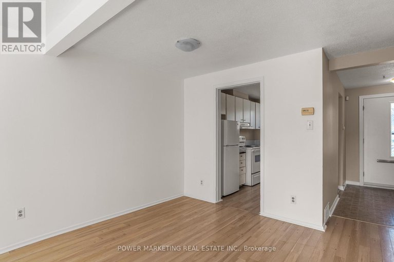 28515653/1280-bethamy-lane/beacon-hill-south/ottawa/ontario/K1J8P3_16