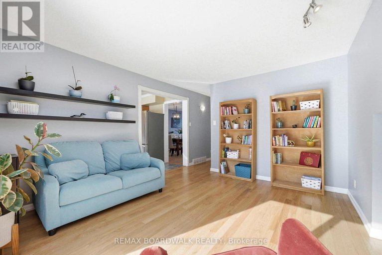 29434005/49-liston-crescent/katimavik/ottawa/ontario/K2L2W3_17