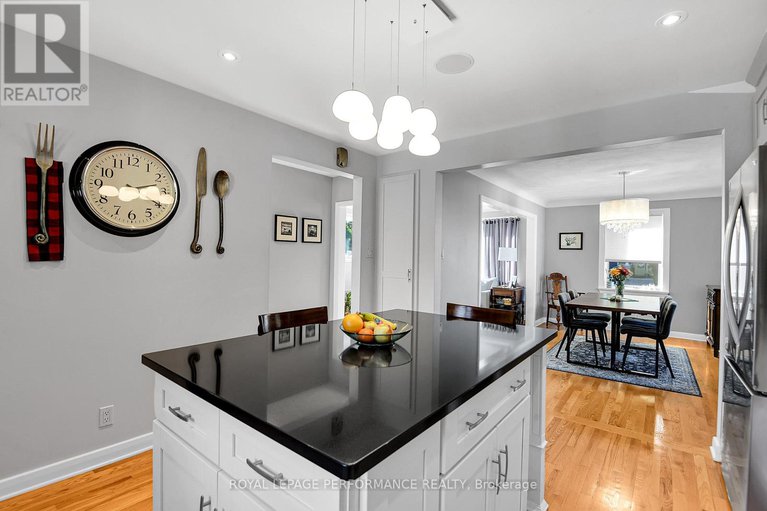 29344421/2239-webster-avenue/alta-vista/ottawa/ontario/K1H7H1_12