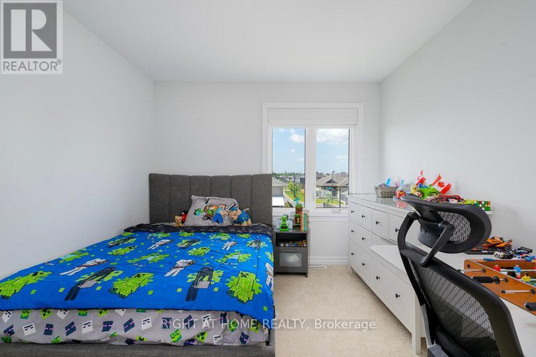 28737779/4512-kelly-farm-drive/blossom-parkkemp-parkfindlay-creek/ottawa/ontario/K1X0E7_32