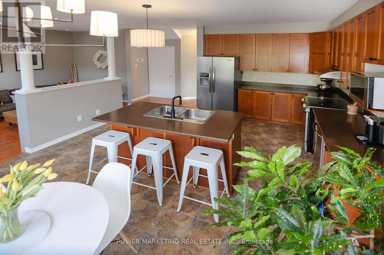 28585317/124-strathcarron-crescent/morgans-grantsouth-march/ottawa/ontario/K2K0C7_15