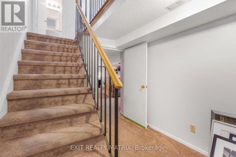 28853609/26-42-oakhaven-private/overbrookcastle-heights/ottawa/ontario/K1K4K1_21
