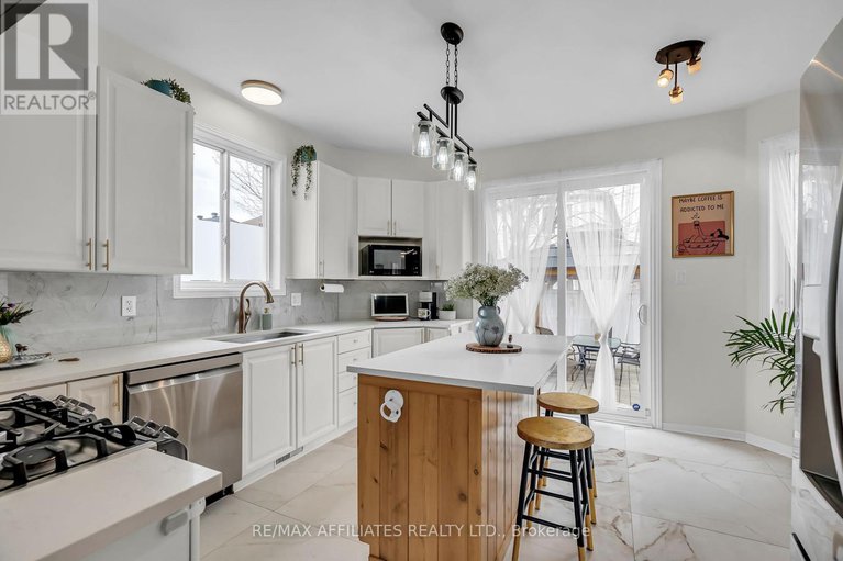 28425809/34-catterick-crescent/morgans-grantsouth-march/ottawa/ontario/K2K3M5_11