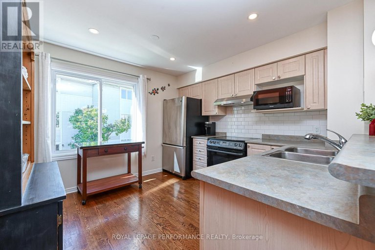 28998984/42-yorkville-street/central-park/ottawa/ontario/K2C4B5_13