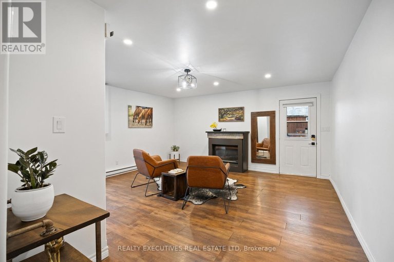 29627788/416-main-street/winchester/north-dundas/ontario/K0C2K0_2