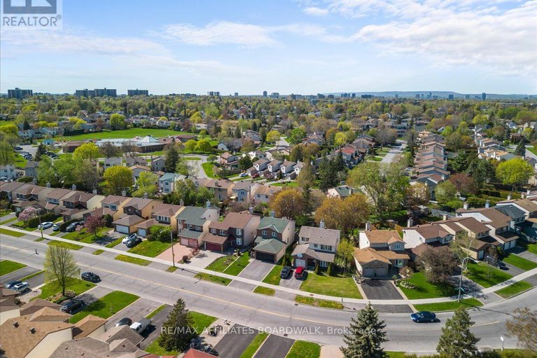 28416743/423-viewmount-drive/borden-farmstewart-farmcarleton-heightsparkwood-hills/ottawa/ontario/K2E7P1_41