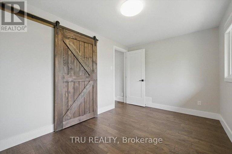 28427630/2114-balharrie-avenue/hawthorne-meadows/ottawa/ontario/K1G1G5_17