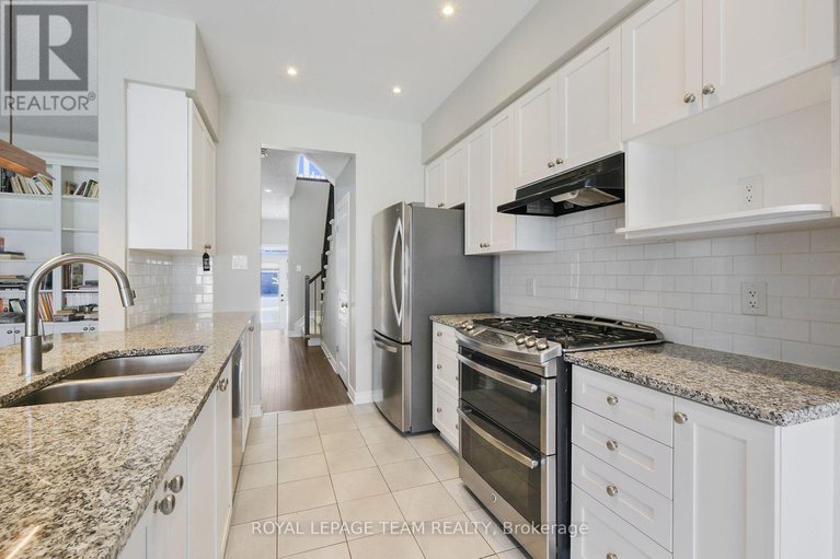28884791/273-shinleaf-crescent/mer-bleuebradley-estatesanderson-park/ottawa/ontario/K1W0J2_11