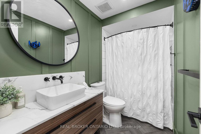 29653465/2058-wildflower-drive/queenswood-heights-south/ottawa/ontario/K1E3R3_36