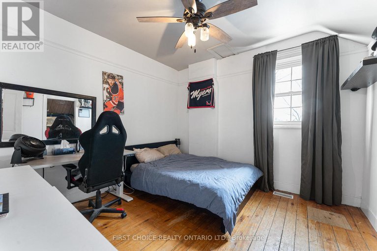 28543961/8-campbell-reid-court/rural-kanata-central/ottawa/ontario/K2K1X7_16