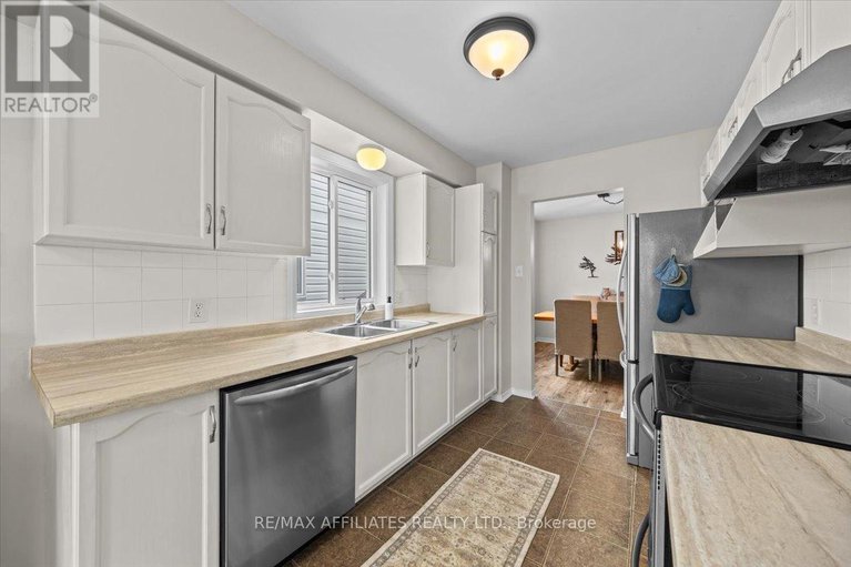 28995306/93-springcreek-crescent/bridlewood/ottawa/ontario/K2M2K8_16