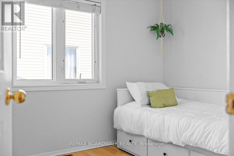 29671423/1837-windflower-way/chapel-hill/ottawa/ontario/K1C5Z8_27