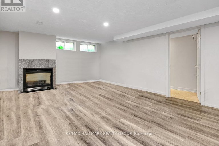 28460164/31-hilliard-avenue/city-viewskylinefisher-heightsparkwood-hills/ottawa/ontario/K2E6B9_34