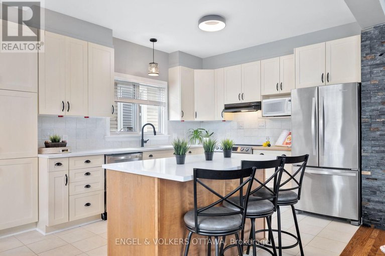 29155937/823-scala-avenue/notting-hillsummerside/ottawa/ontario/K4A4M2_10