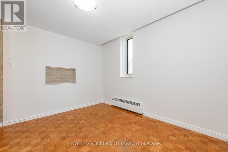 28759787/8-1356-meadowlands-drive-e/borden-farmstewart-farmcarleton-heightsparkwood-hills/ottawa/ontario/K2E6K6_15