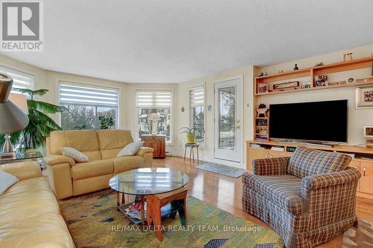 28176941/302a-62-donald-street/overbrook/ottawa/ontario/K1K1N2_14