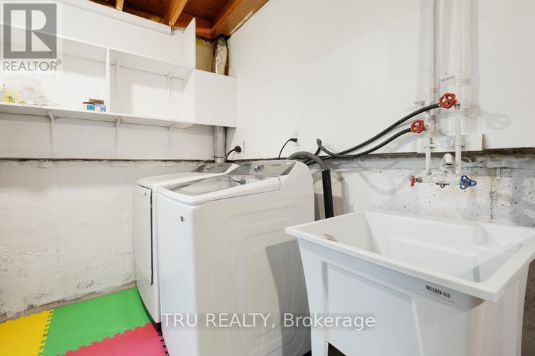 28561491/60-98-mcclintock-way-way/katimavik/ottawa/ontario/K2L2A4_30