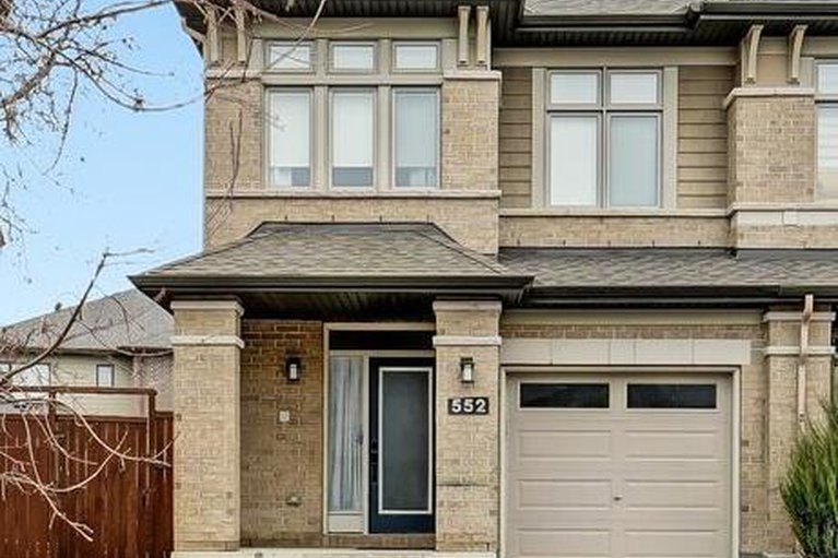 552 Stargazer Crescent
