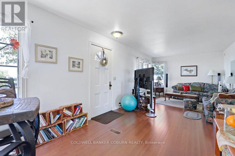 28976426/12-maple-avenue/iroquois/south-dundas/ontario/K0E1K0_11