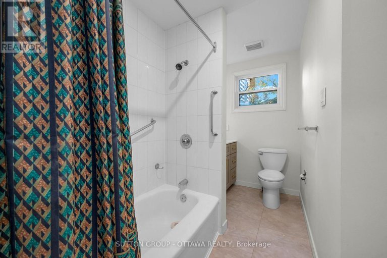 28982502/1-marielle-court/fairfield-heights/ottawa/ontario/K2B8P3_15