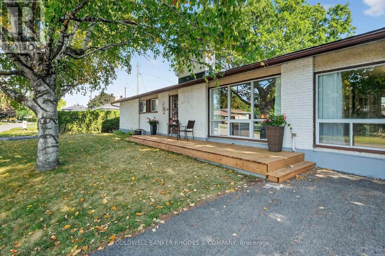 28912444/11-willeth-avenue/city-viewskylinefisher-heightsparkwood-hills/ottawa/ontario/K2E5C2_2