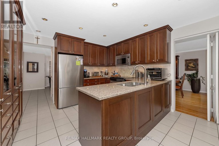 29624952/1850-thornecrest-street/chapel-hill/ottawa/ontario/K1C6K8_11