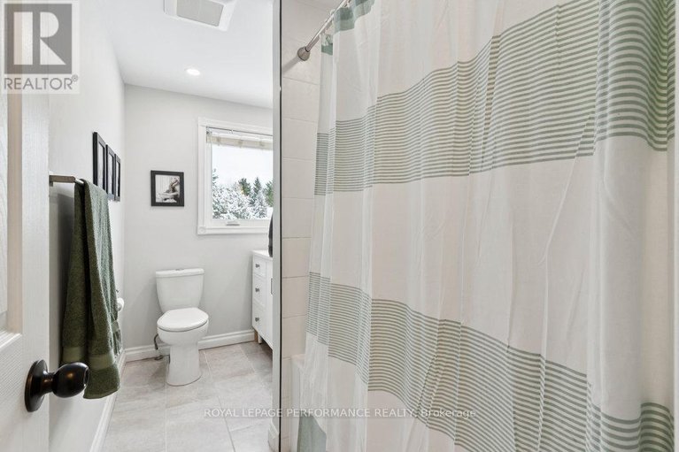 29100826/1798-woodhaven-heights/queenswood-heights-south/ottawa/ontario/K1E2W2_28