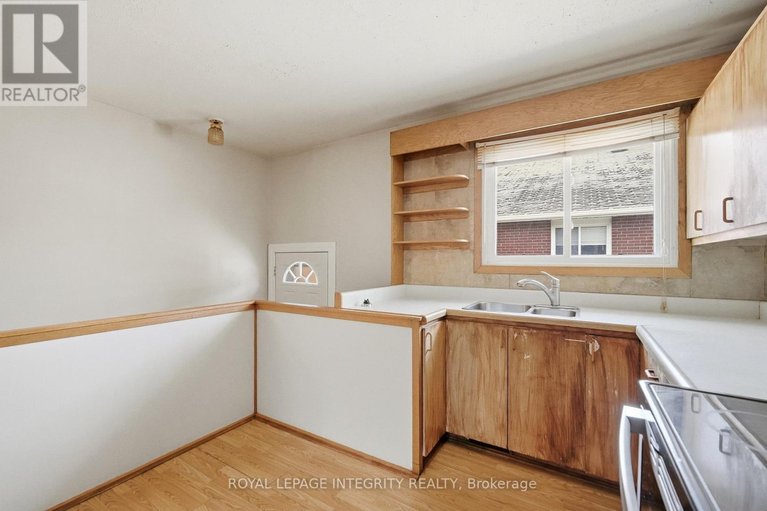 29652351/754-cummings-avenue/castle-heightsrideau-high/ottawa/ontario/K1K2L1_16