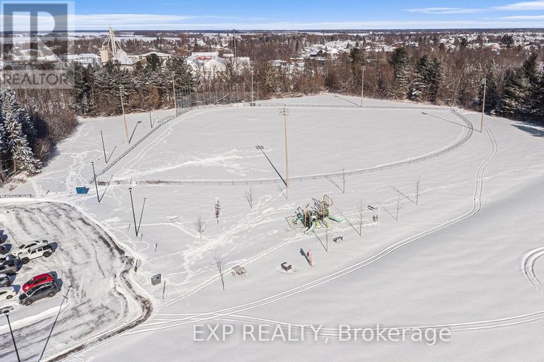 29270054/410-99-st-moritz-trail/embrun/russell/ontario/K0A1W0_27