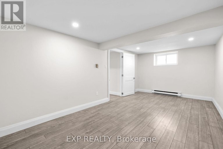 29427450/1377-mcmahon-avenue/emerald-woodssawmill-creek/ottawa/ontario/K1T1C2_26