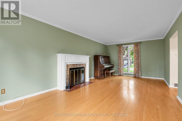 28570565/2220-quinton-street/urbandale-acres/ottawa/ontario/K1H6V3_6